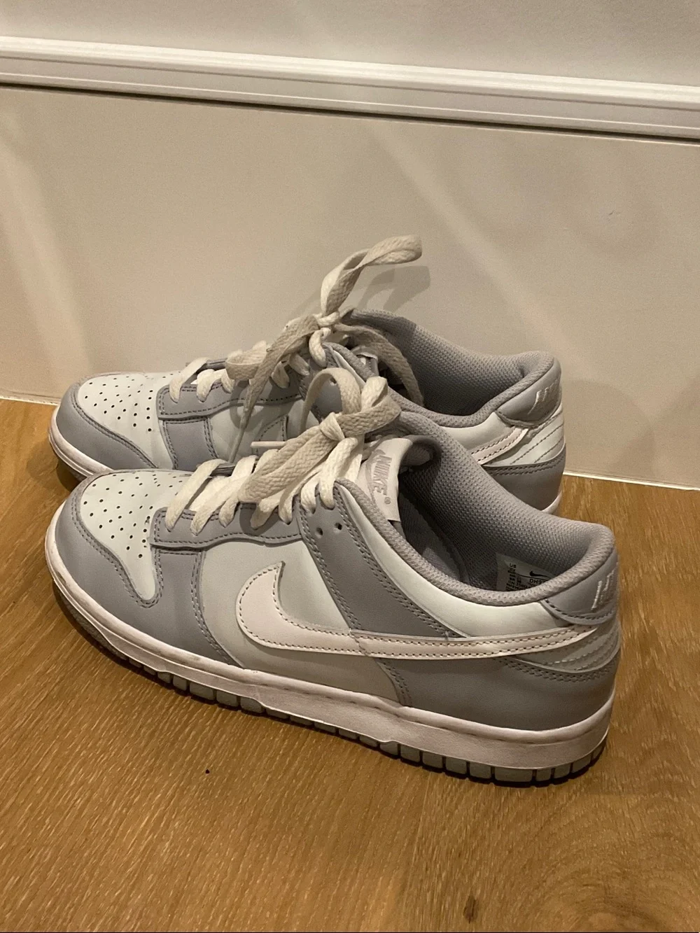 Nike Kids Low-Top Sneakers in Light Gray and White